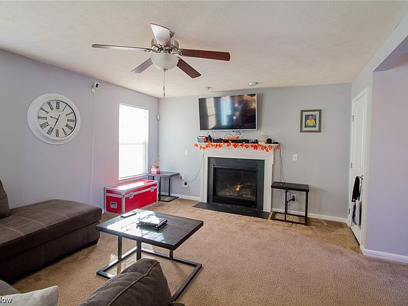 3rd image of 553 Meadow Glen Ln