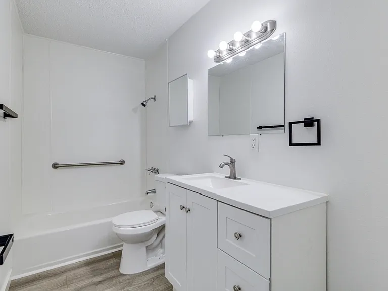 200 Eisenhower Dr — Photo 12