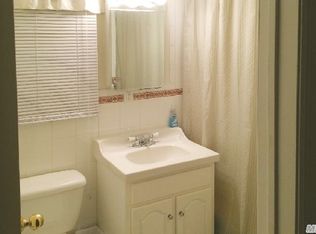 70 Finch Ln APT 2B, Islip, NY 11751