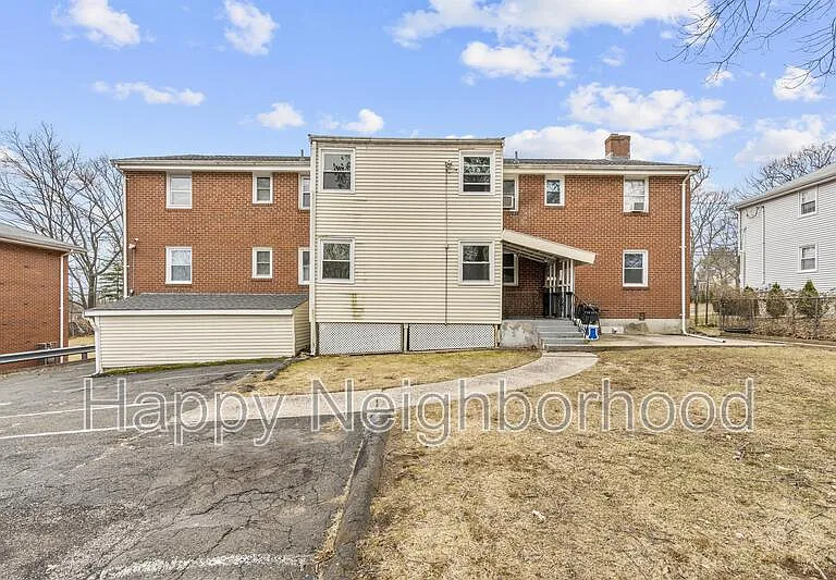 32 Dean Dr #2W — Photo 5