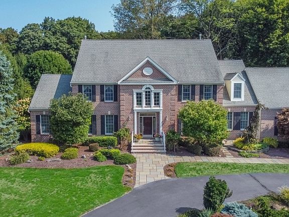 2nd image of 23 Harvest Ln