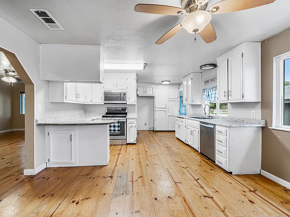 5th image of 21239 Gaines Ln