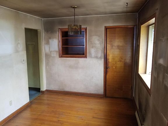3rd image of 606 S Napoleon Ave