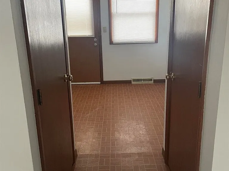 1654 W George Washington Blvd — Photo 4