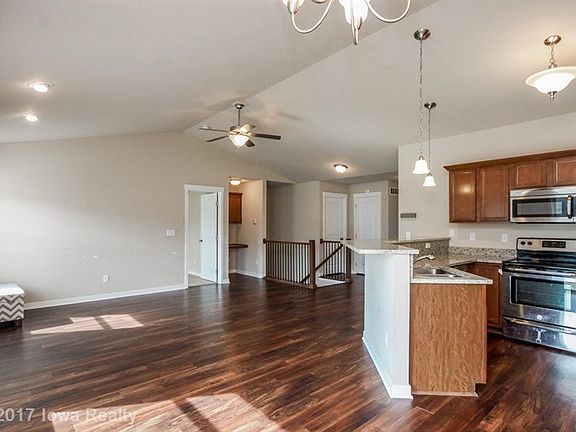 2nd image of 1708 Apple Dr