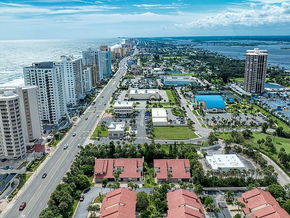 4th image of 2975 Sea Oats Cir
