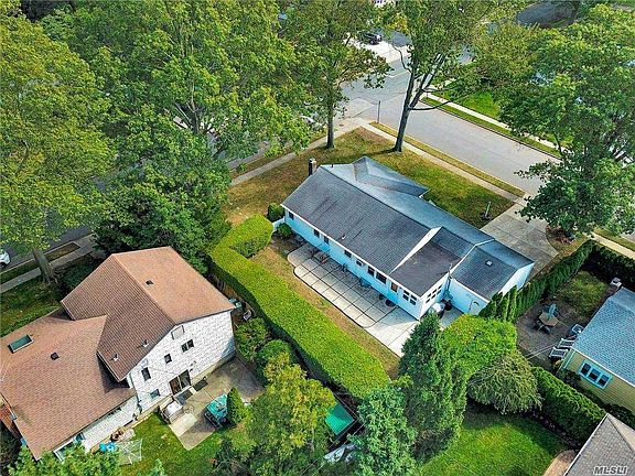 5th image of 105 Bayberry Ave