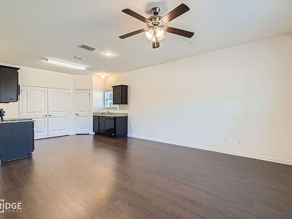3rd image of 1412 Lake Crest Ln