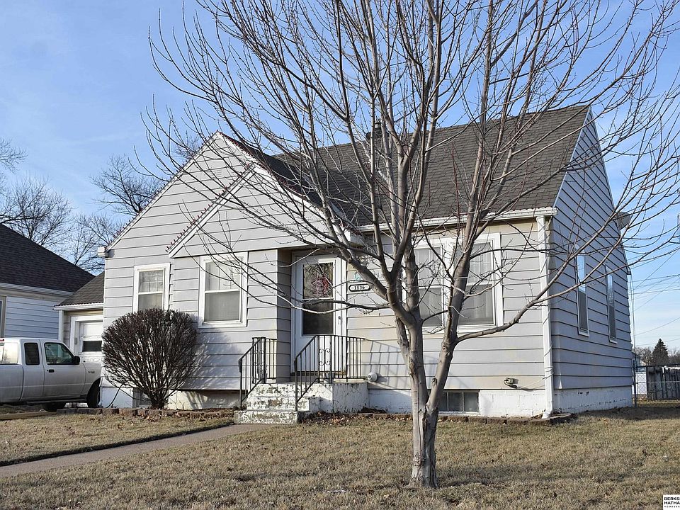 1st image of 1536 E 1st St