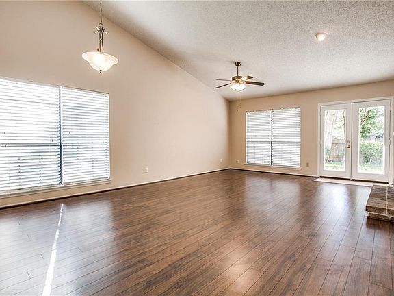 3rd image of 1830 Valley Glen Ct