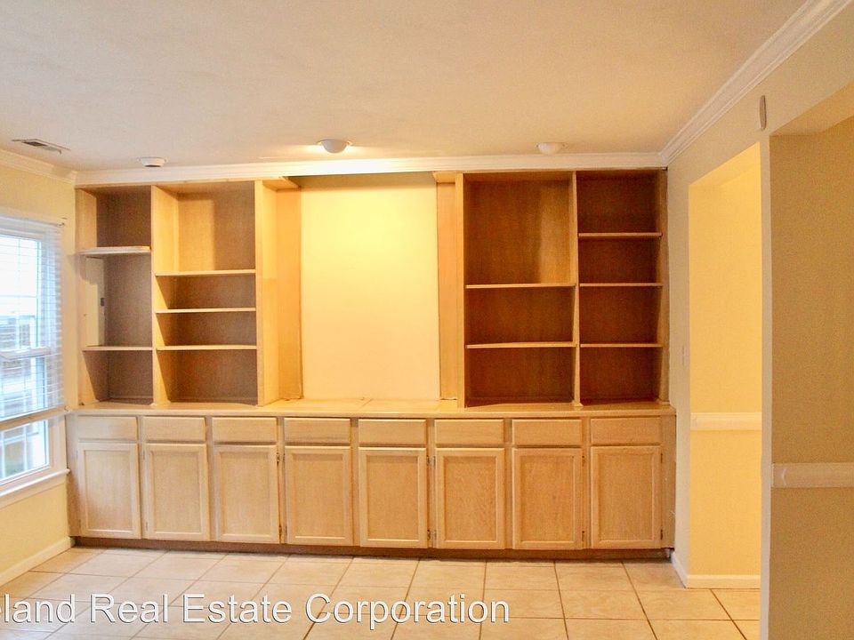 1st image of 324 Gambrill Ct