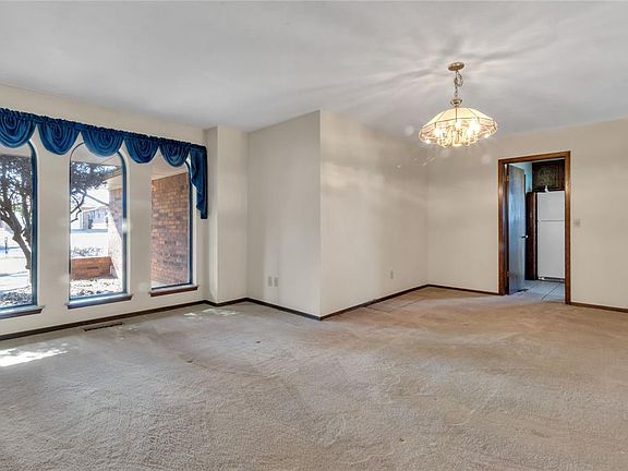5th image of 3416 Oak Grove Dr