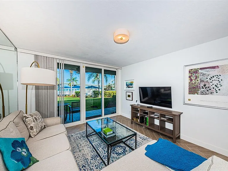5901 Bahia Del Mar Cir #122 — Photo 8