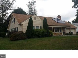 16 Trebing Ln, Willingboro, NJ 08046