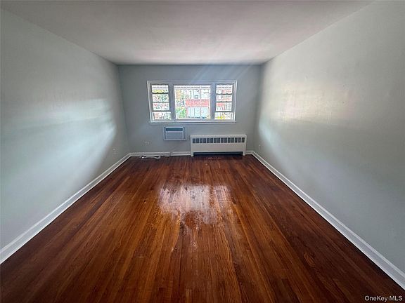 3rd image of 739 Adee Ave Floor 1