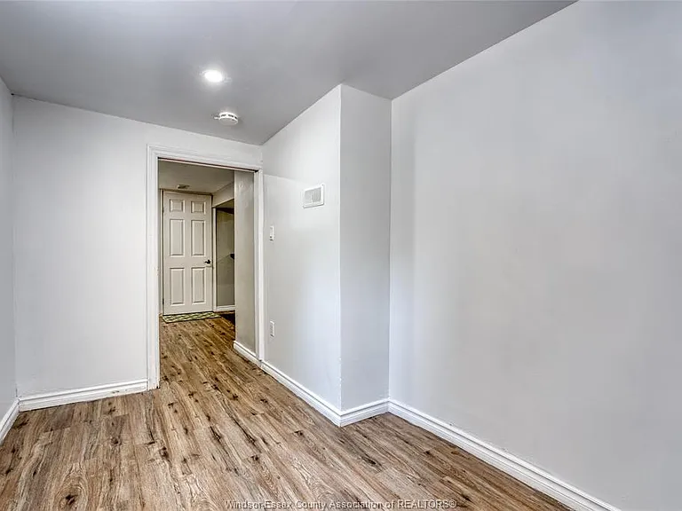2309 Alexis Rd — Photo 32