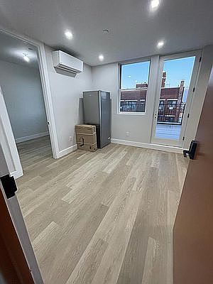 3rd image of 727 De Kalb Ave #7