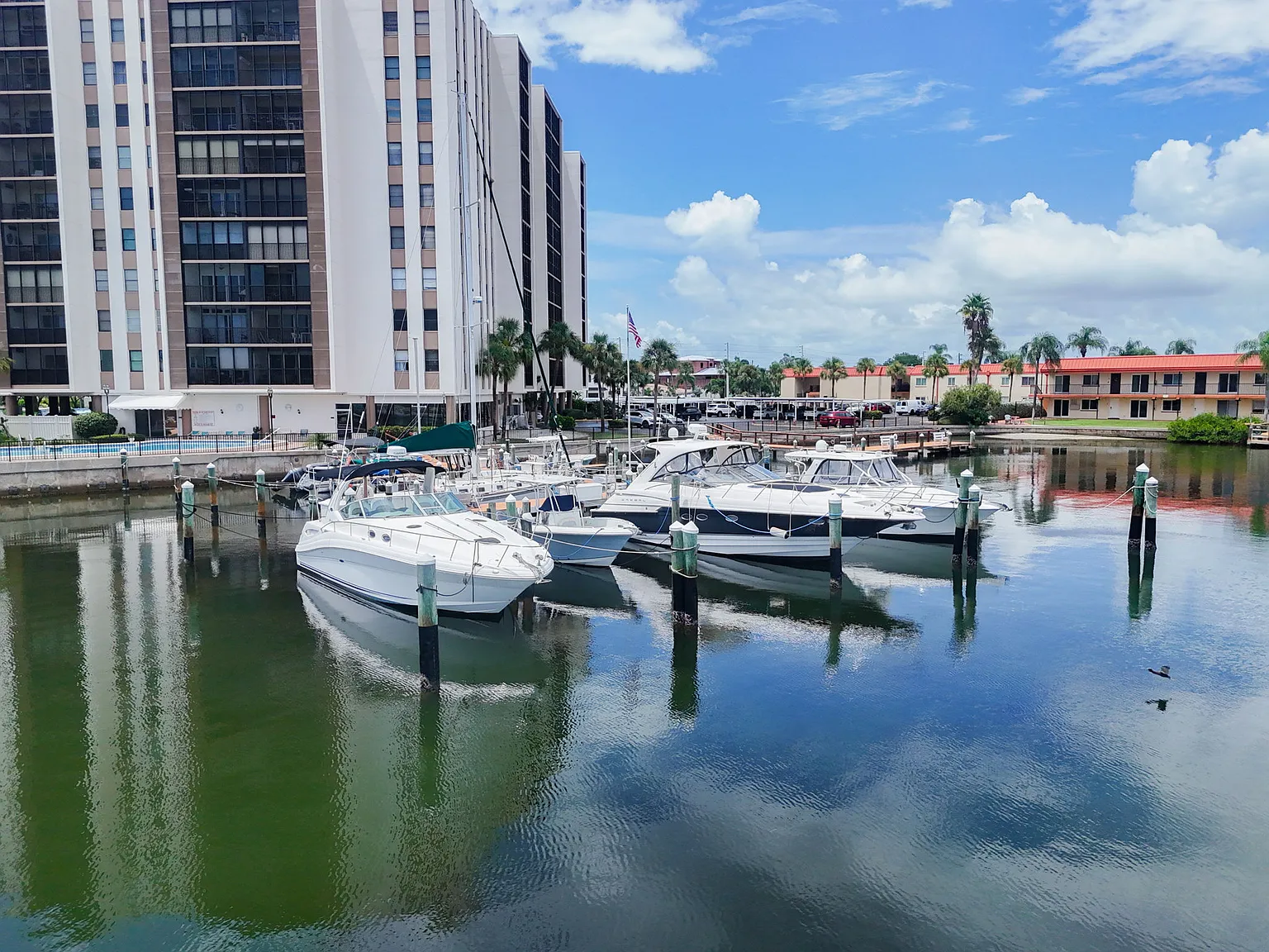 2 bed, 1100 sqft, $2,100 — Photo 2