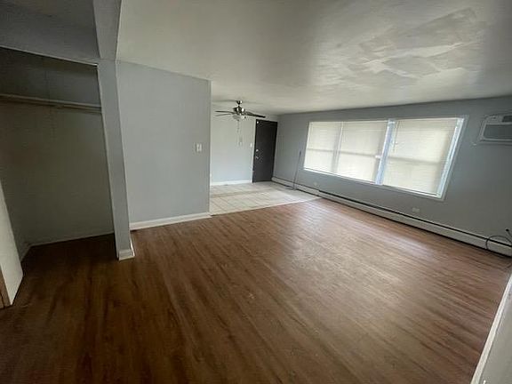 2nd image of 8122 W 87th St