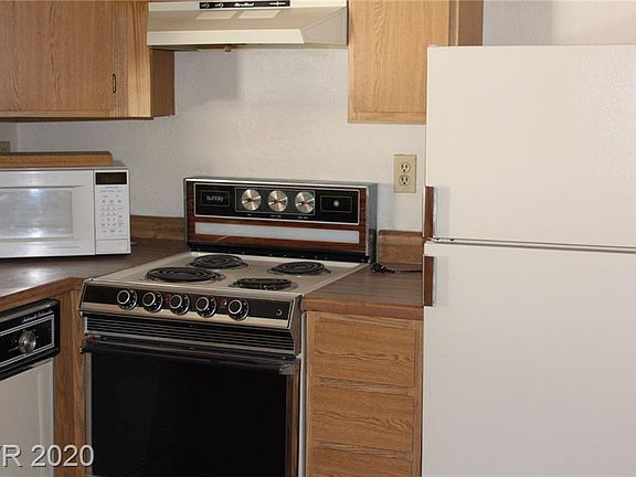 3rd image of 450 Elm Dr Unit 204