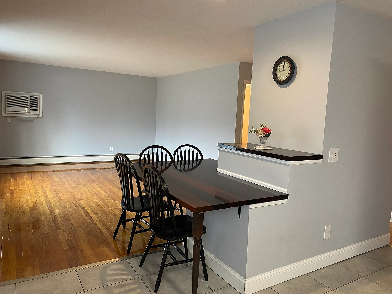 3 bed, 1064 sqft, $2,400 — Photo 3