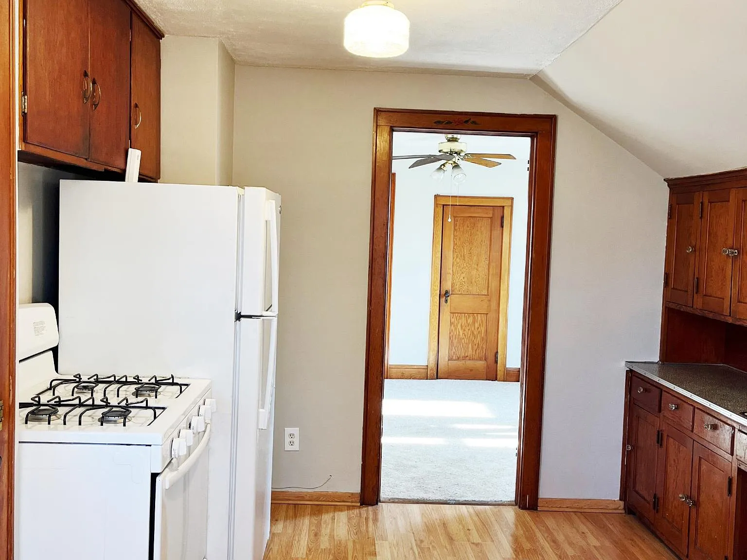 2 bed, 900 sqft, $1,750 — Photo 3