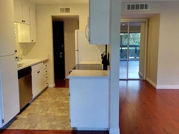 5th image of 305 Tradewinds Dr APT 11