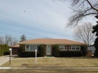 335 Wingate Dr, Schaumburg, IL 60193