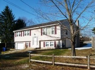 5 Robin Dr, Goffstown, NH 03045