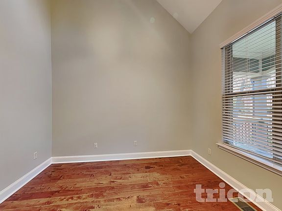 2nd image of 3725 Warwick Way