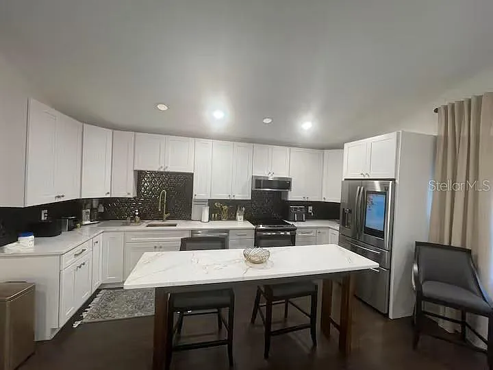 2 bed, 1.5 bath, 2027 sqft, $4,900 — Photo 3