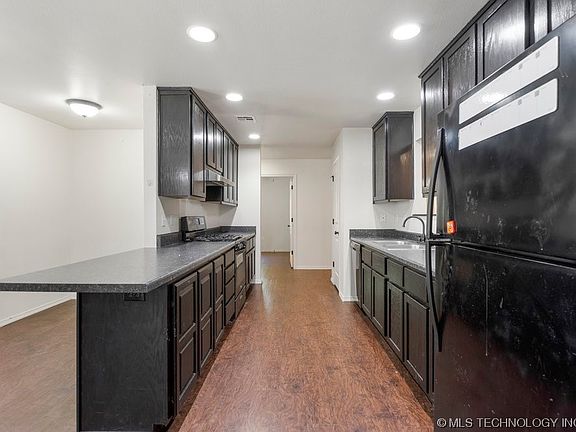 5th image of 139 N Birmingham Pl E