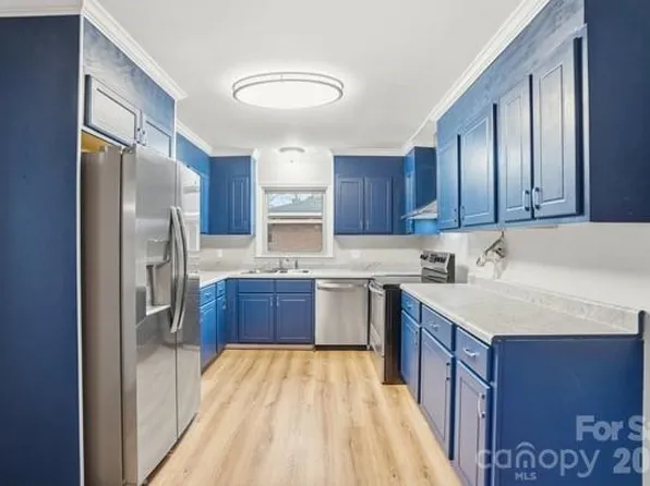 5326 Dolphin Ln, Charlotte, NC 28215