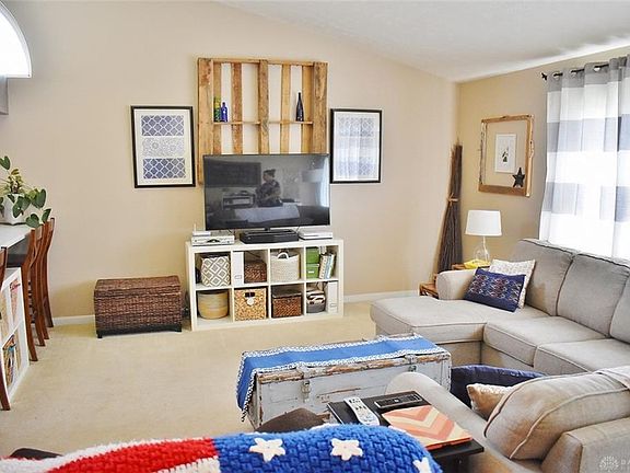 3rd image of 8675 Windsong Ct