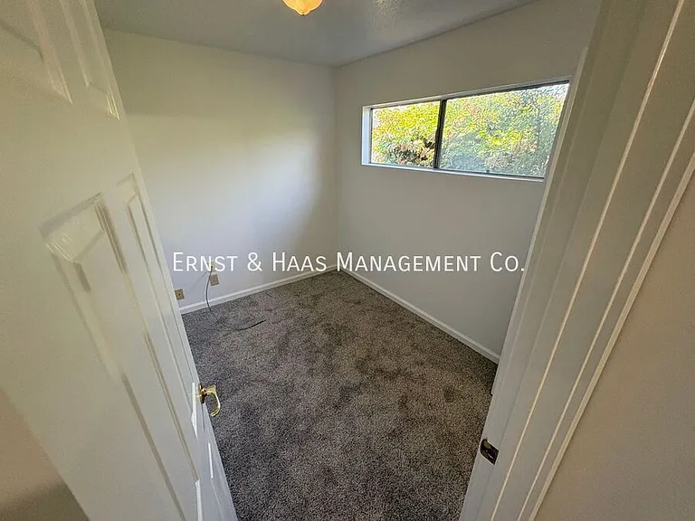926 Newport Ave — Photo 7