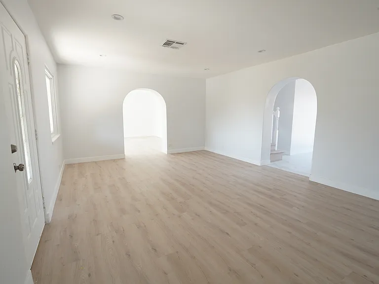 4545 W Columbia Way — Photo 9