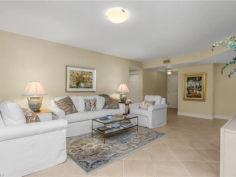 7225 Pelican Bay Blvd #204 — Photo 5