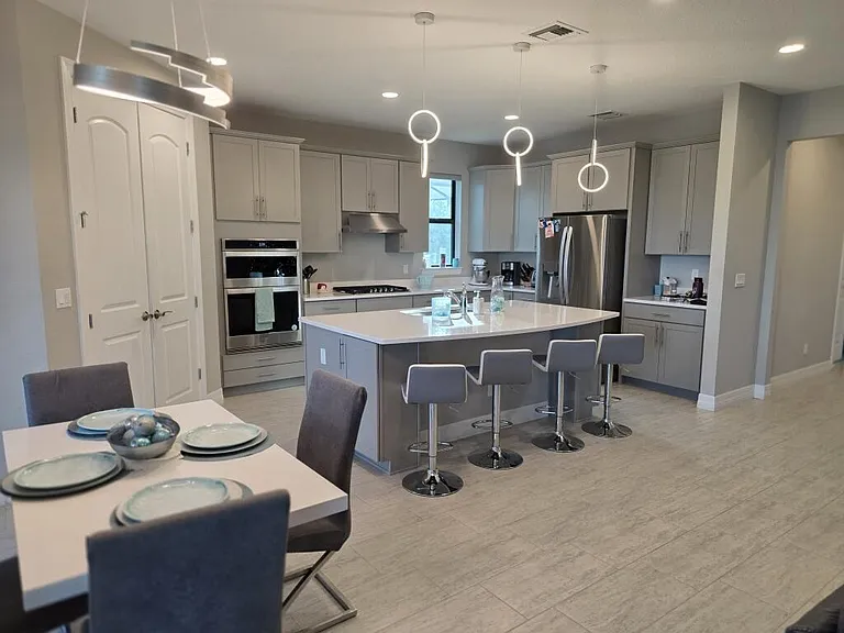 527 SE Vallarta Dr — Photo 36