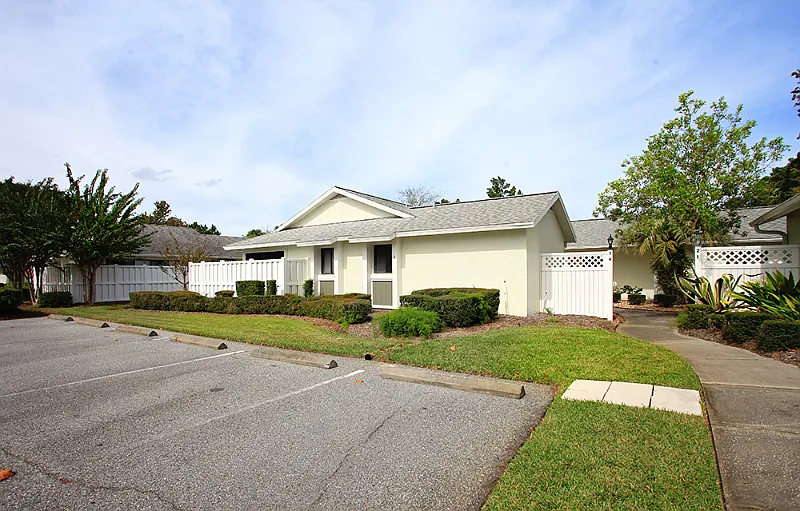 4 Lake Forest Pl