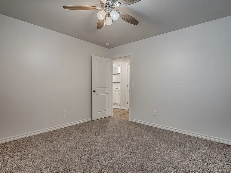 818 W Nevada Ave — Photo 26