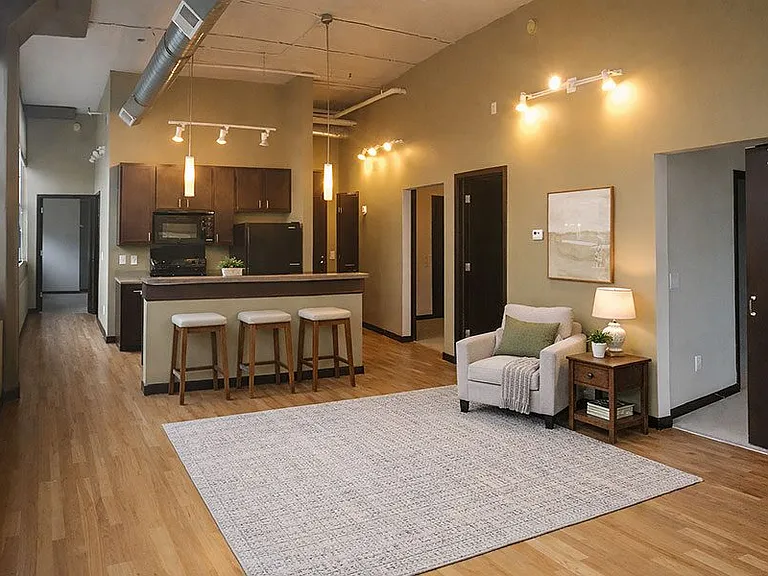 RIVERWALK LOFTS — Photo 7