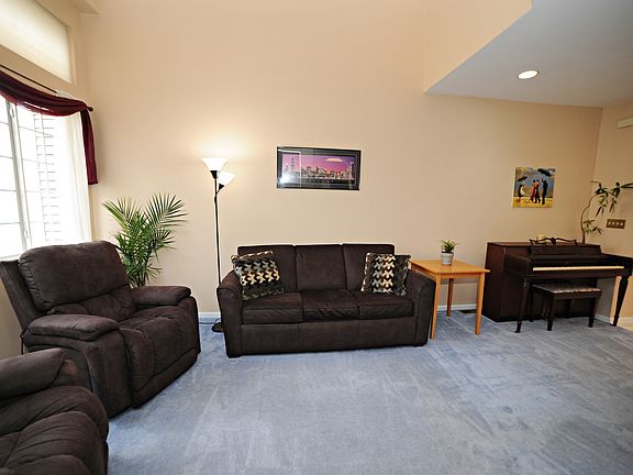 4th image of 1484 N Waterbury Cir