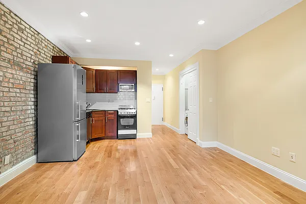 Rented by Cooper & Cooper Real Estate | media 18