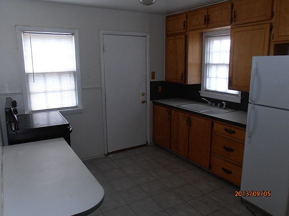 4th image of 1212 NW Dearborn Ave APT 3