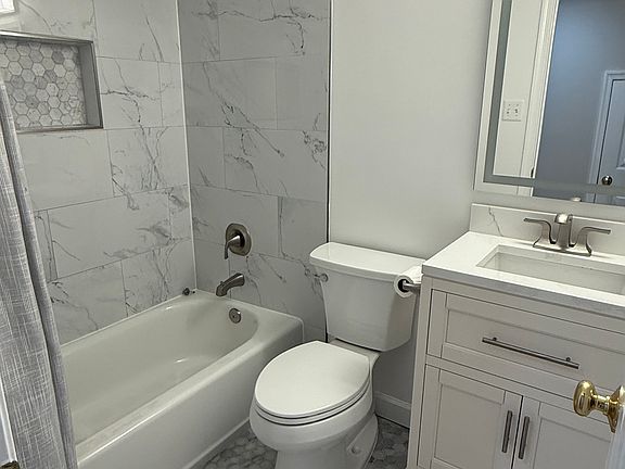 5th image of 9374 Tartan View Dr
