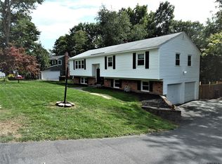 8 Heritage Pkwy, Glenville, NY 12302
