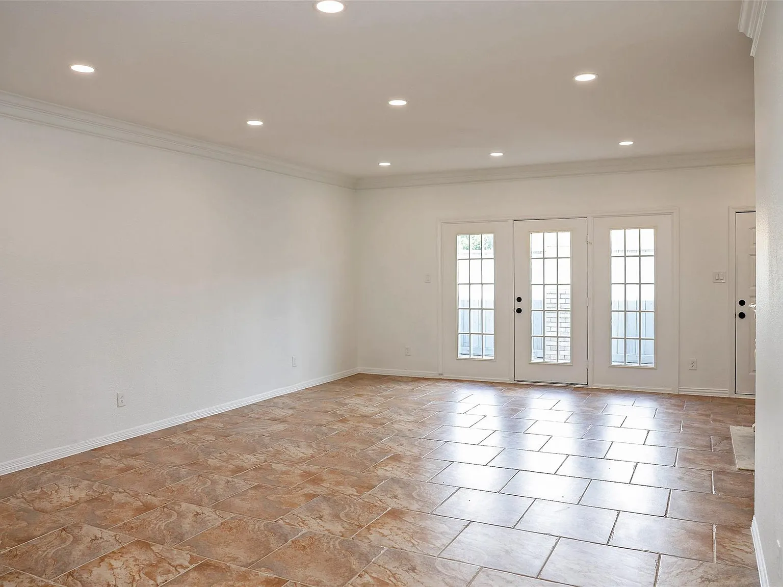 2 bed, 2.5 bath, 1740 sqft, $2,100 — Photo 4