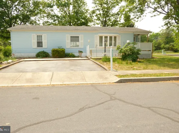 689 Butternut Ct, Red Hill, PA 18076