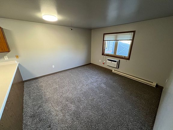 4th image of 1038 Fond Du Lac Ave #207