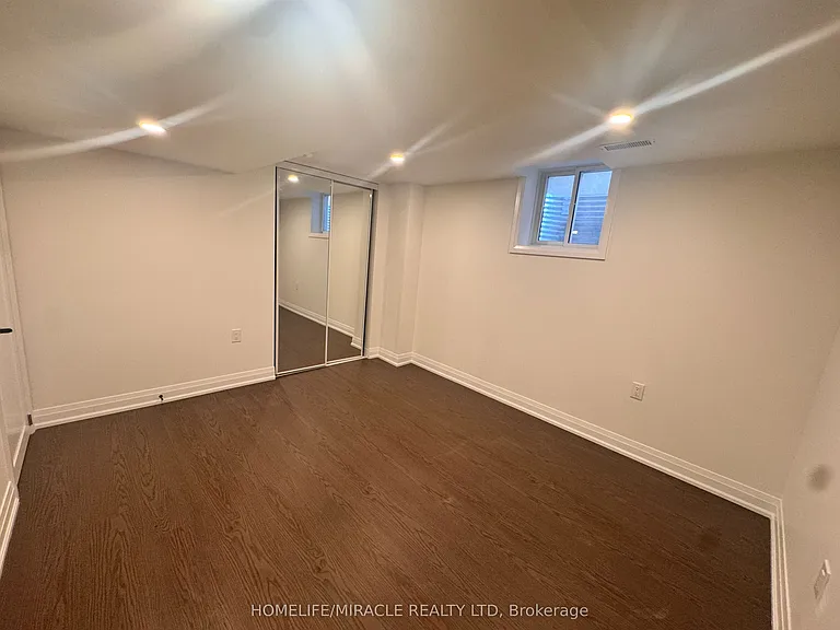 14 Berton Blvd — Photo 22